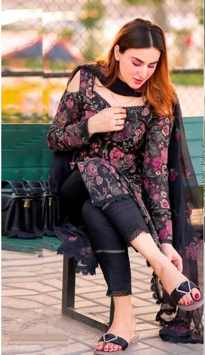 Bareeze 3Pc Embroidered Lawn Suit With Embroidered Chiffon Dupatta