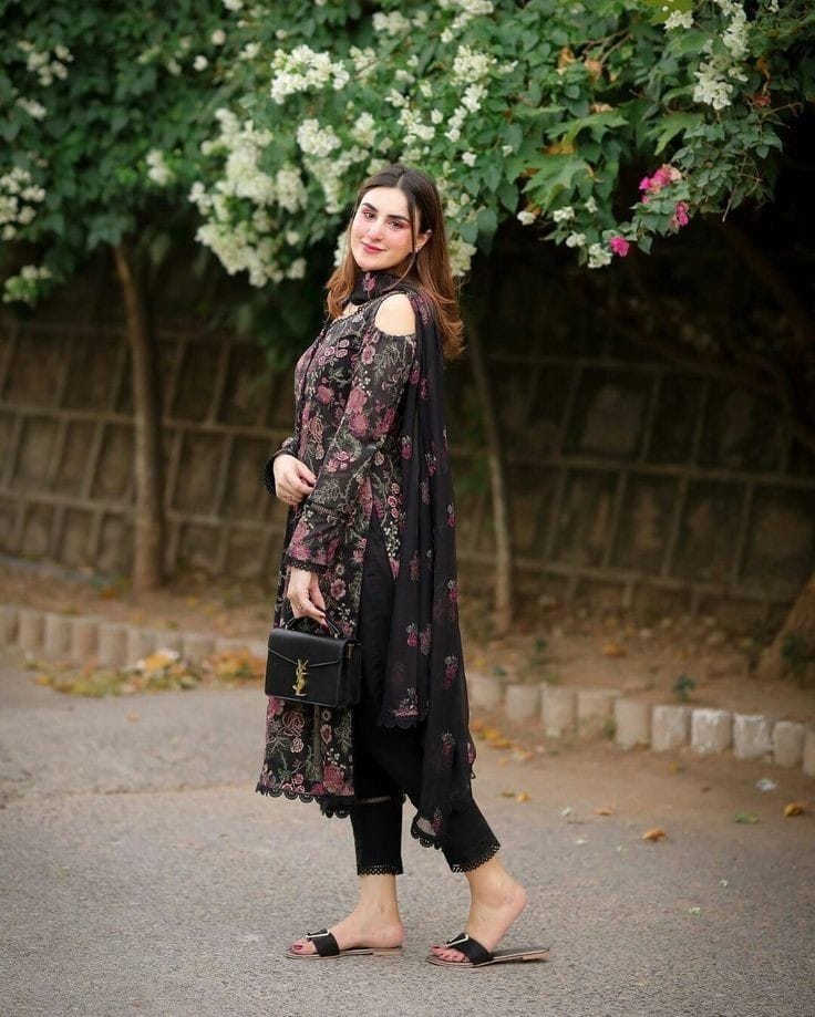 Bareeze 3Pc Embroidered Lawn Suit With Embroidered Chiffon Dupatta