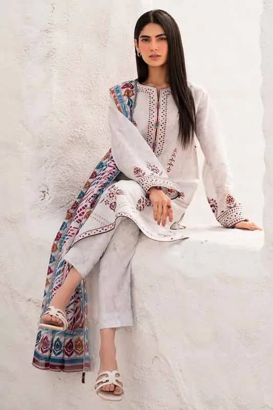 Jazmin 3Pc Embroidered Suit With Printed Diamond Dupatta