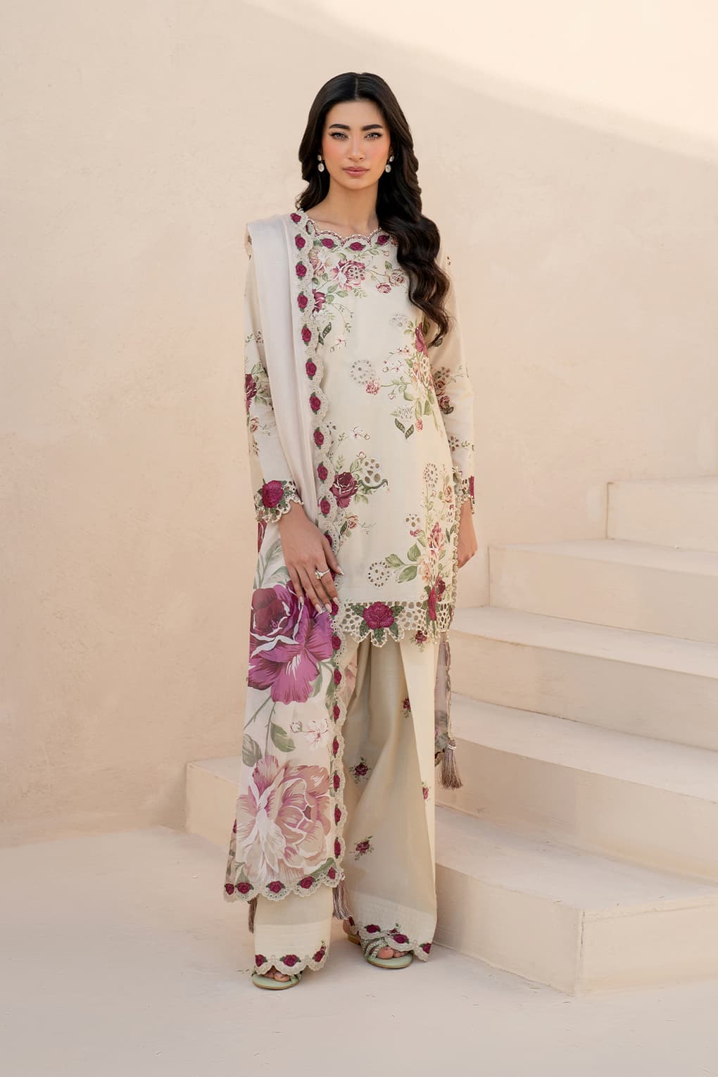 Iznik 3Pc Lawn Embroidered Suit With Printed Chiffon Dupatta