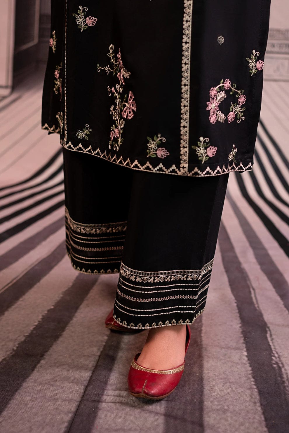 2Pc Urge Lawn Embroidered Suit