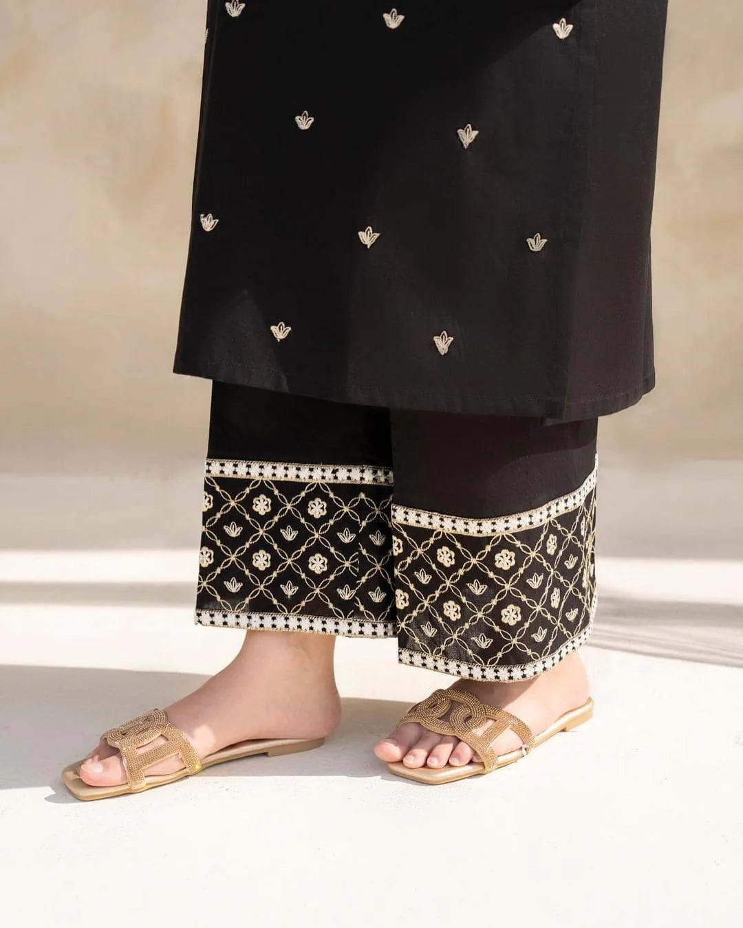 2Pc Cotton Embroidered Stitched Suit